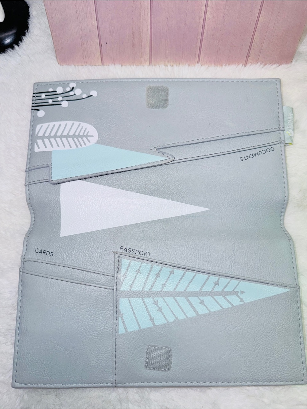 Light Gray Passport Wallet with Geometric Accents & Pink Photo Display Holder 💝 - Picture 2 of 5